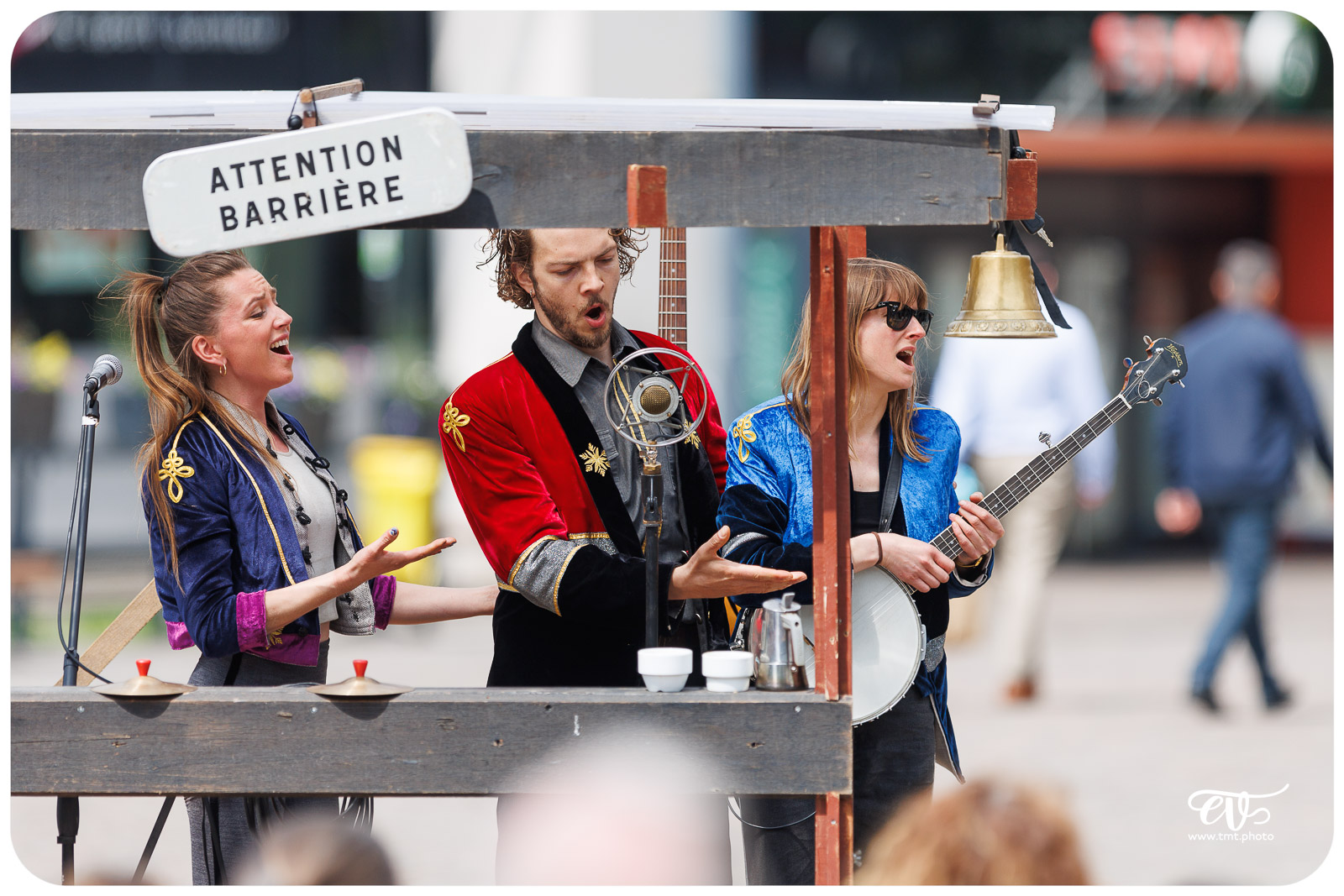 SUR MESURE (CIE BARRIÈRE)